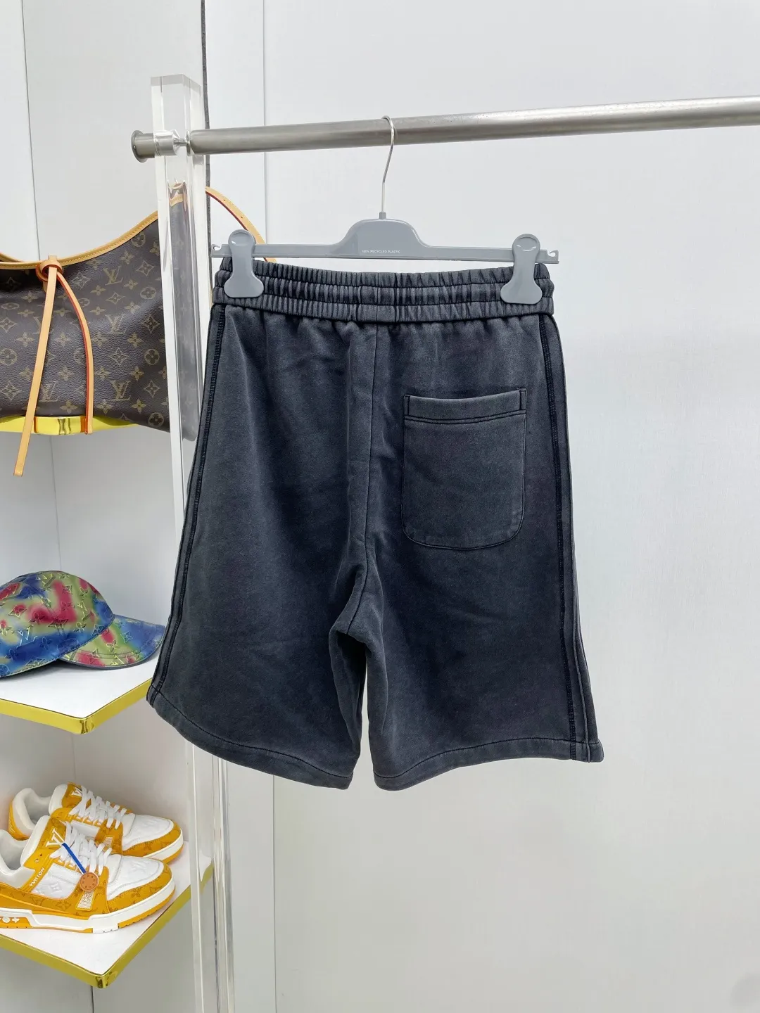 Bal Paris 2026 spring and summer New Arrival small double hoop embroidery 🪡 logo letter brand LOGO casual shorts are on sale simultaneously on the DDD official website. Brand Classic LOGO casual pants, customized fabrics, excellent comfort and strong touch. Highly recognisable, perfect appearance and craftsmanship. Size:M-3XL